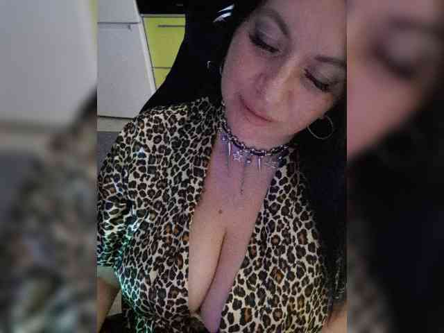 Nikoletta25 webcam