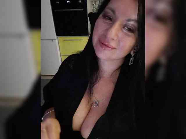 Nikoletta25 webcam