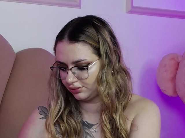 AbbyWhite live cam on BongaCams