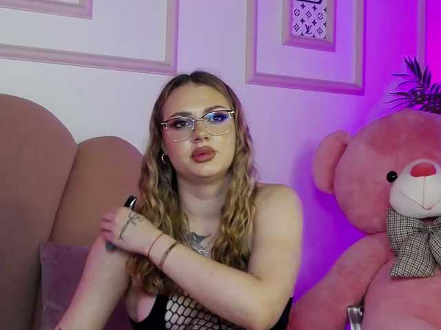 AbbyWhite live cam on BongaCams