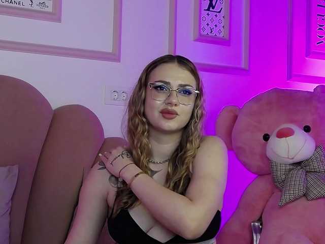 AbbyWhite live cam on BongaCams