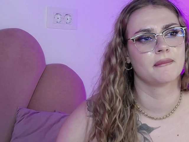 AbbyWhite live cam on BongaCams