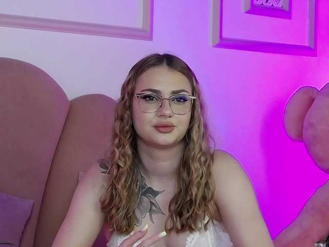 AbbyWhite live cam on BongaCams