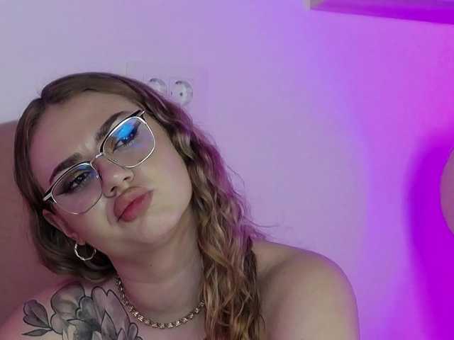 AbbyWhite live cam on BongaCams