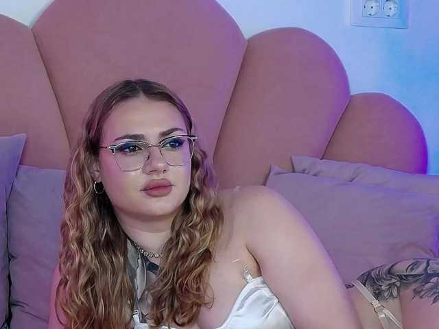 AbbyWhite live cam on BongaCams