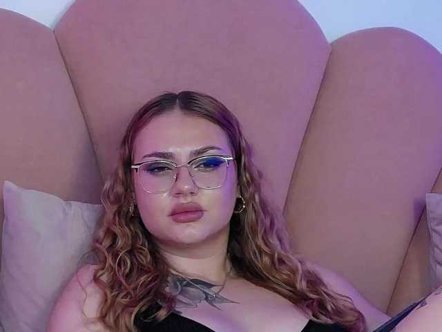 AbbyWhite live cam on BongaCams