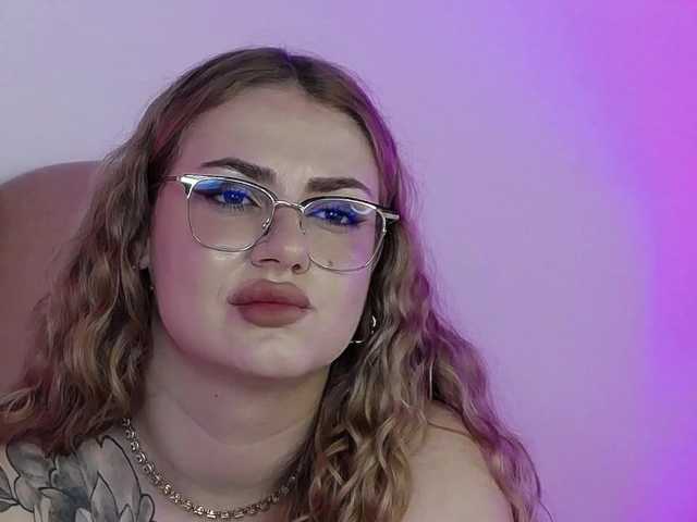 AbbyWhite live cam on BongaCams