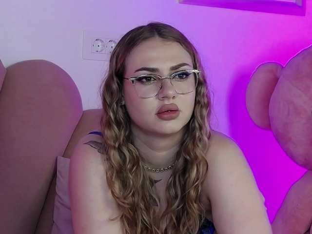 AbbyWhite live cam on BongaCams