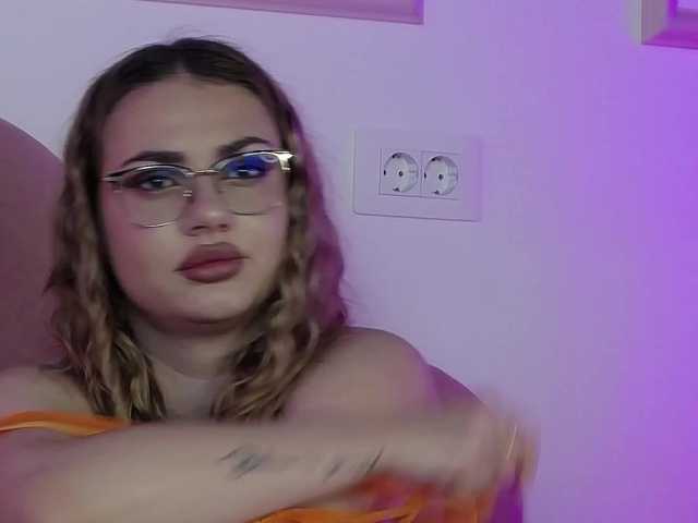 AbbyWhite live cam on BongaCams