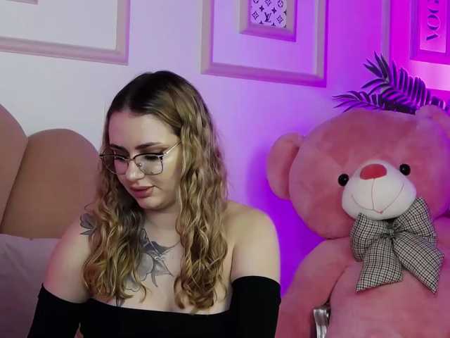 AbbyWhite live cam on BongaCams