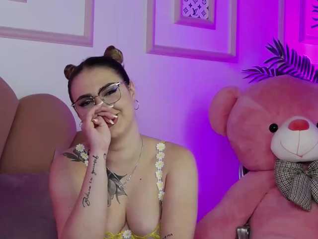 AbbyWhite live cam on BongaCams