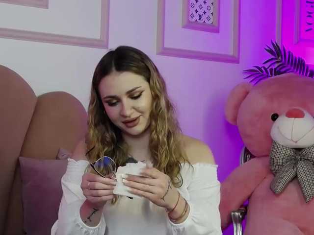 AbbyWhite live cam on BongaCams