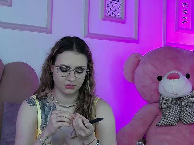 AbbyWhite live cam on BongaCams