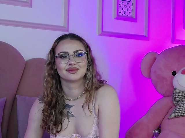 AbbyWhite live cam on BongaCams