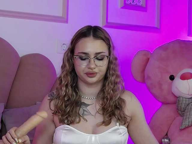 AbbyWhite live cam on BongaCams