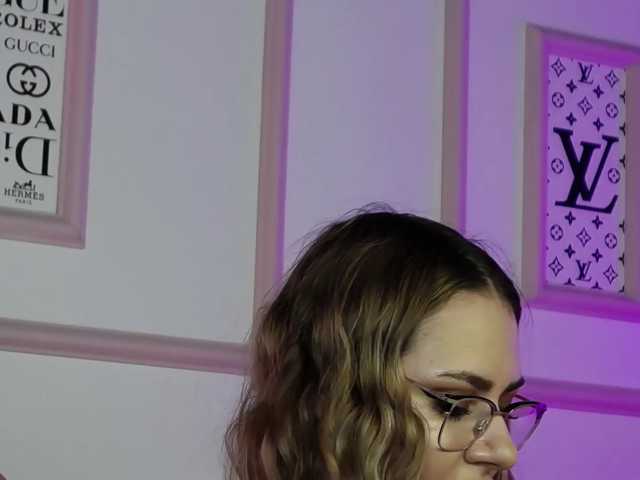 AbbyWhite live cam on BongaCams