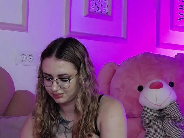 AbbyWhite live cam on BongaCams