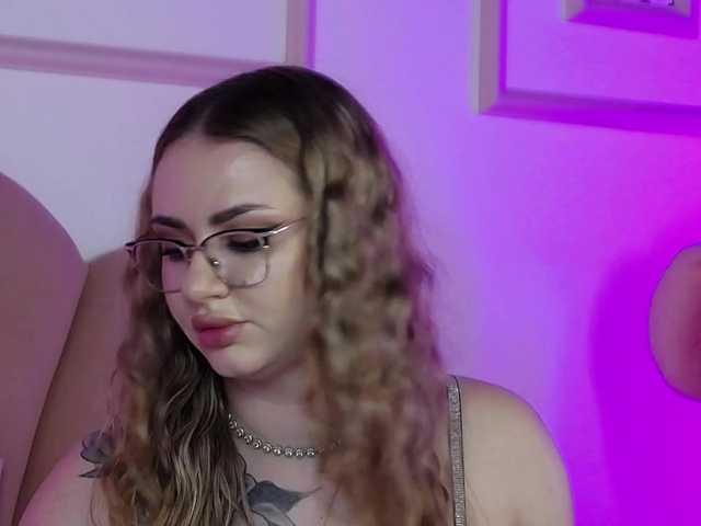 AbbyWhite live cam on BongaCams