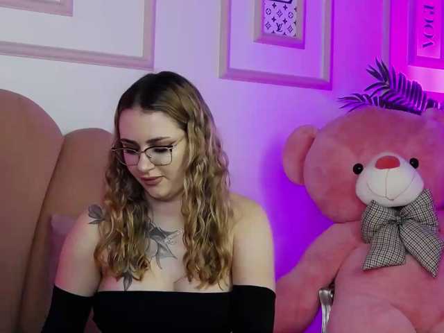 AbbyWhite live cam on BongaCams