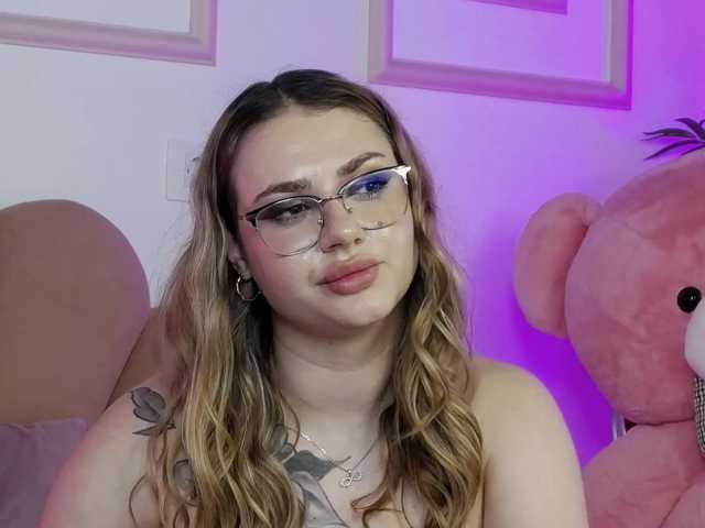 AbbyWhite, en vivo ahora en BongaCams