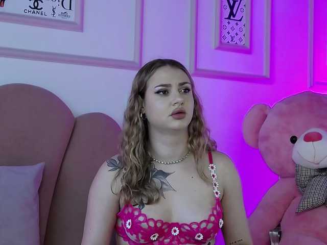 AbbyWhite live cam on BongaCams