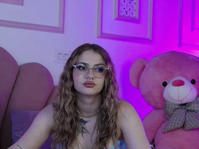 AbbyWhite live cam on BongaCams