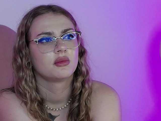 AbbyWhite live cam on BongaCams