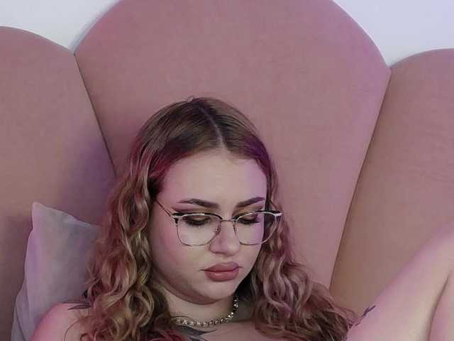 AbbyWhite live cam on BongaCams