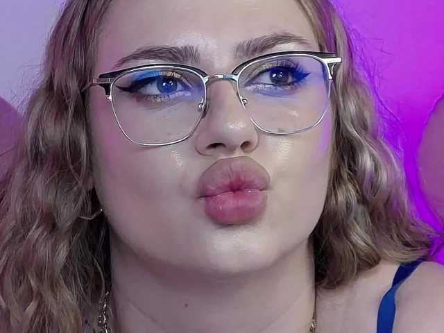 AbbyWhite live cam on BongaCams