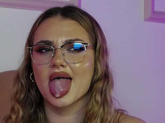 AbbyWhite live cam on BongaCams
