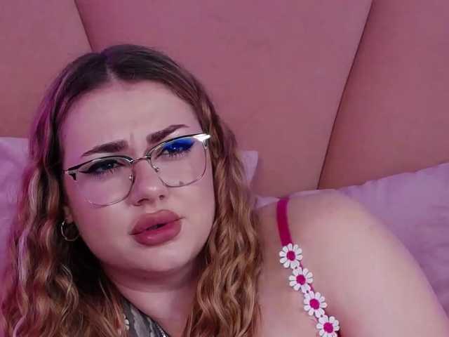 AbbyWhite live cam on BongaCams