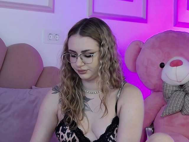 AbbyWhite live cam on BongaCams