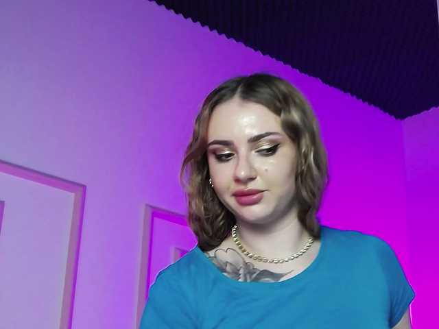 le modèle AbbyWhite est en webcam porno dans un show sur le site bongacams, il possède les tags suivants: White/Caucasian,Brunette,Shaved
