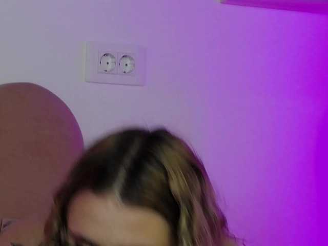 AbbyWhite live cam on BongaCams