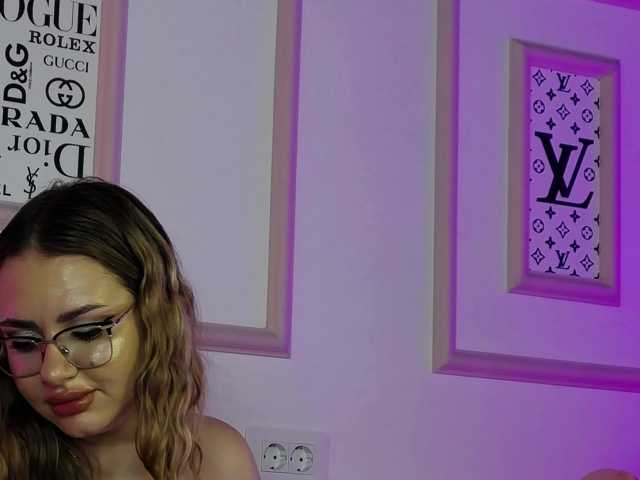 AbbyWhite live cam on BongaCams