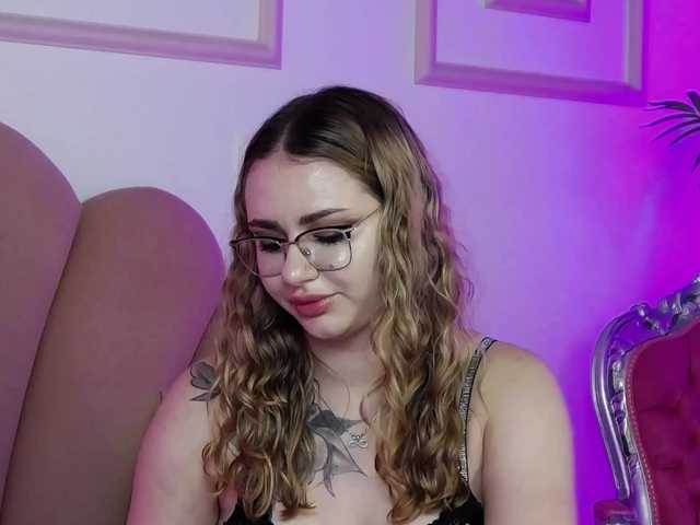 AbbyWhite live cam on BongaCams