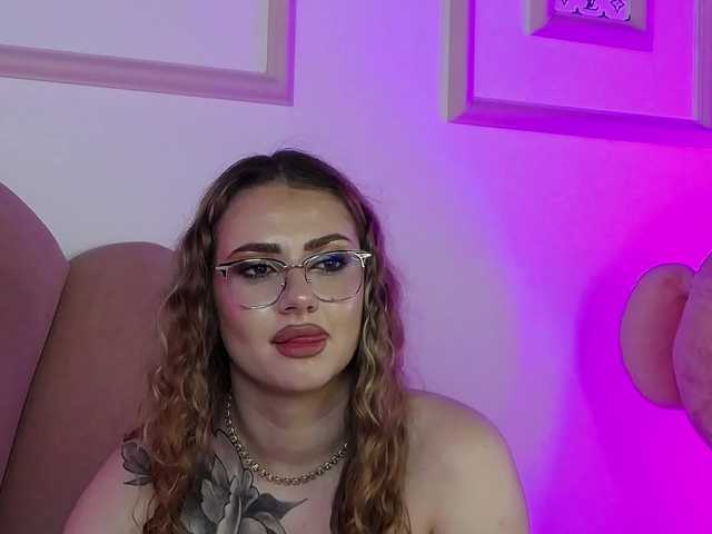 AbbyWhite live cam on BongaCams