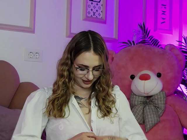 AbbyWhite live cam on BongaCams