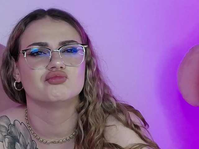 AbbyWhite live cam on BongaCams