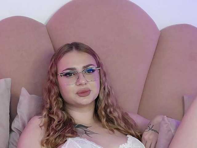 AbbyWhite live cam on BongaCams