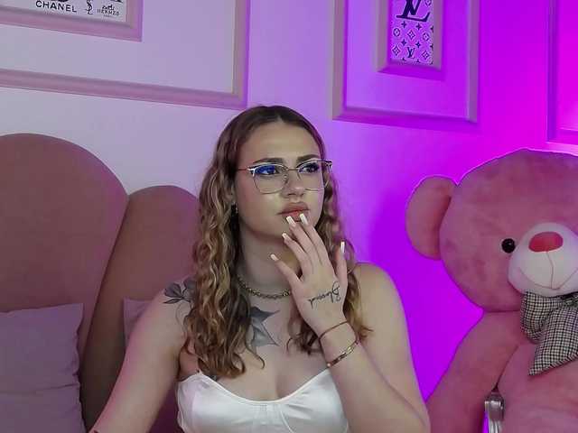 AbbyWhite live cam on BongaCams