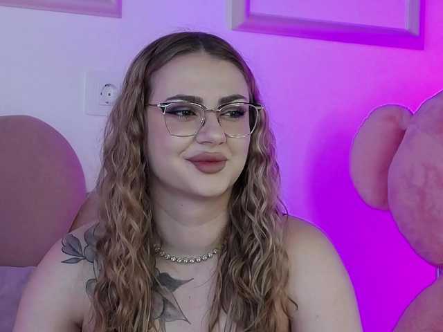 AbbyWhite live cam on BongaCams