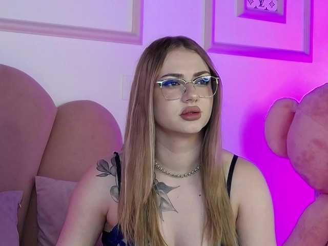 AbbyWhite live cam on BongaCams