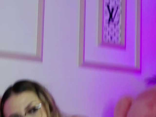 AbbyWhite, live now on BongaCams