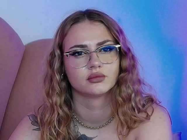 AbbyWhite live cam on BongaCams