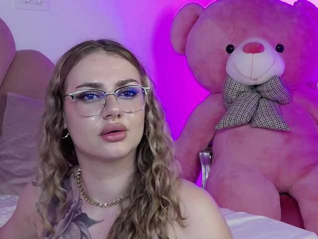 AbbyWhite live cam on BongaCams