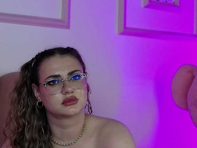 AbbyWhite live cam on BongaCams