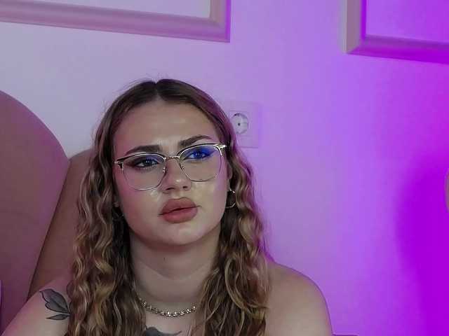 AbbyWhite live cam on BongaCams