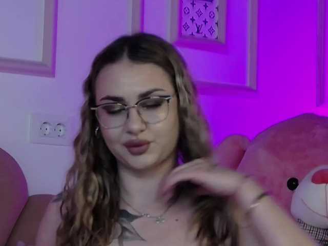 AbbyWhite live cam on BongaCams