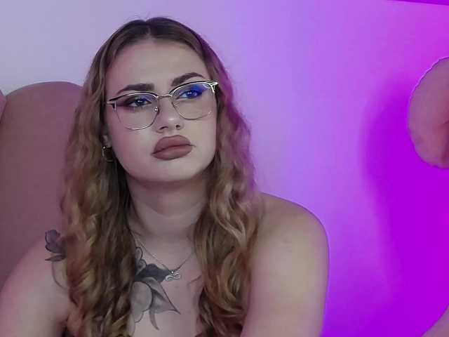 AbbyWhite live cam on BongaCams